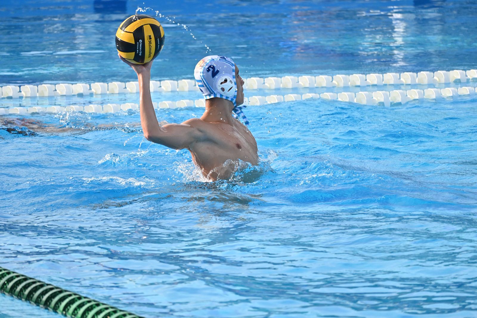 Octavio tirando al arco